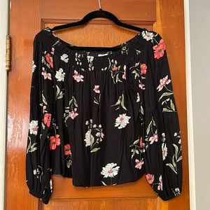 ✨Flash Sale✨ Hollister Off the Shoulder Top!